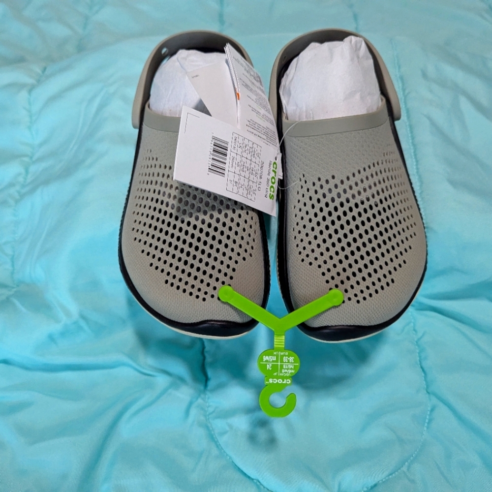 Crocs women's size 8 gray and black in color